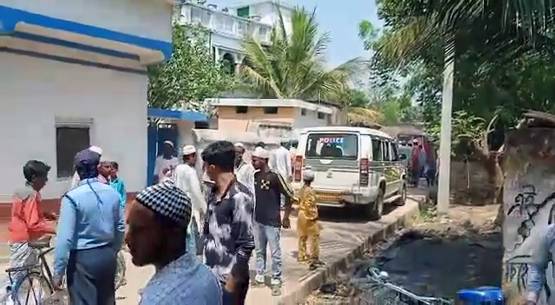 लॉकडाउन तोड़कर नमाज के लिए मस्जिद में जुटे सैकड़ों लोग