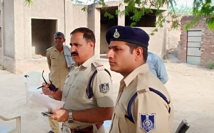 कोरोना: पुलिस की नौकरी, परिवार से दूरी...वीडियो कॉल कर देती भावुक!