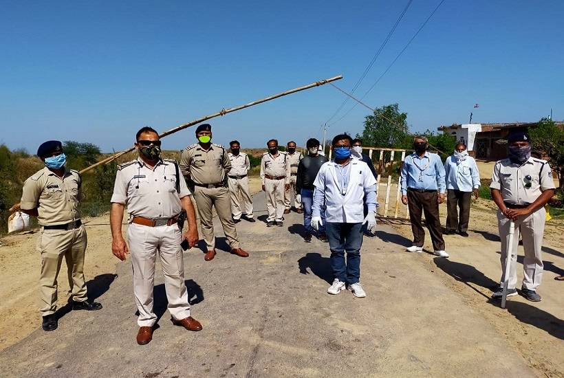 कोरोना: पुलिस की नौकरी, परिवार से दूरी...वीडियो कॉल कर देती भावुक!