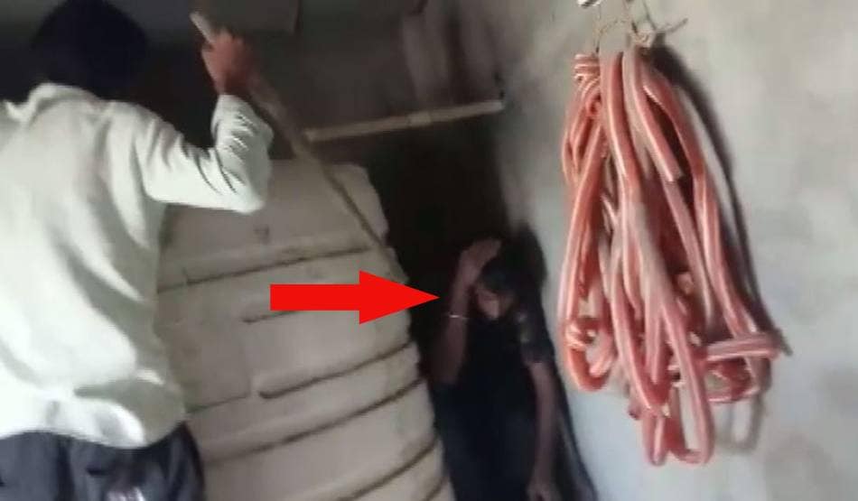 लॉकडाउन में ताला तोड़ चोरी करने पहुंचे 3 चोर, पानी की टंकी में छिपे, फिर...