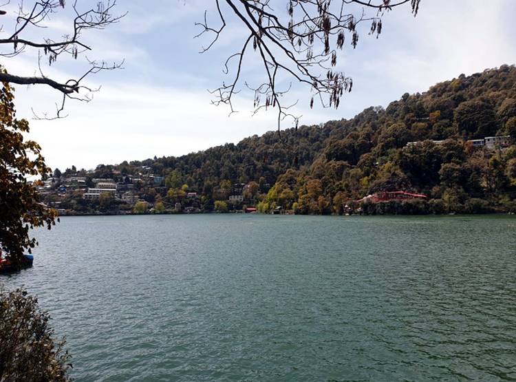 लॉकडाउन ने बदला नैनीताल की झील का हाल, 3 गुना पारदर्शी हुआ पानी