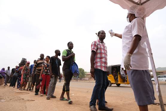 इस देश में कोरोना से कम मरे, लॉकडाउन में पुलिस ने ली अधिक की जान