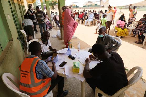 इस देश में कोरोना से कम मरे, लॉकडाउन में पुलिस ने ली अधिक की जान