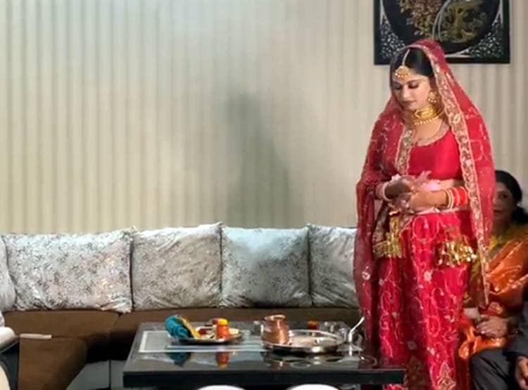 दूल्हा मुंबई तो दुल्हन बरेली में, ऑनलाइन निभाईं शादी की रस्में