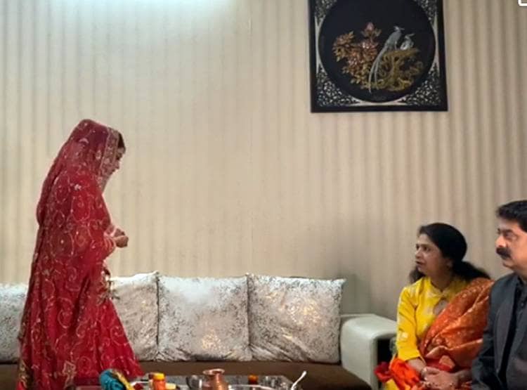 दूल्हा मुंबई तो दुल्हन बरेली में, ऑनलाइन निभाईं शादी की रस्में