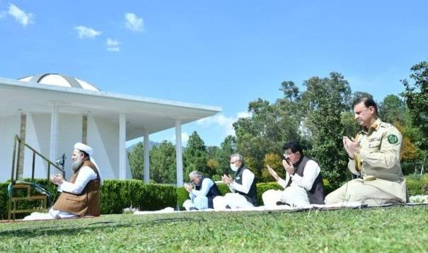 पाकिस्तान के राष्ट्रपति ने पहना मास्क तो हुआ विवाद, देनी पड़ी सफाई