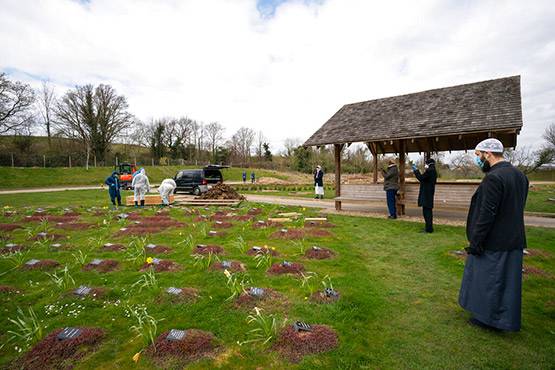 13 साल के बच्चे की कोरोना से मौत, मां ने ऑनलाइन देखा अंतिम संस्कार