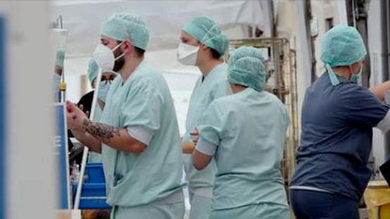 चेतावनी ताक पर रख चार्टर्ड प्लेन से गए घूमने, लौटे तो 44 निकले कोरोना पॉजिटिव