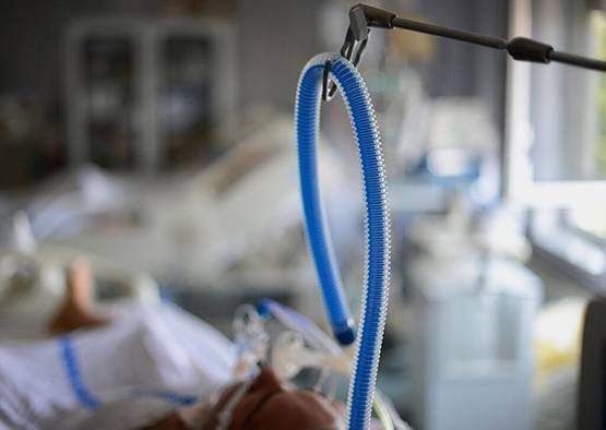 कोरोना: वेंटिलेटर पर था पति, 3 घंटे पत्नी से मुलाकात, फिर चमत्कार