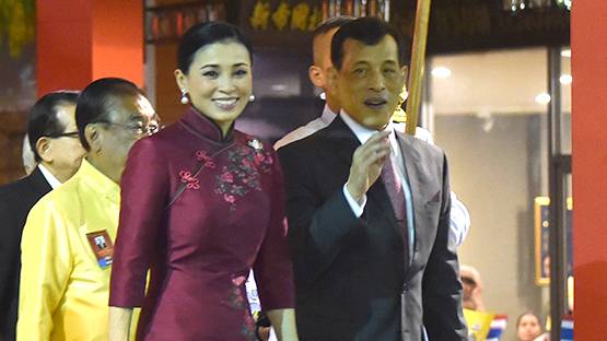 राजा ने लॉकडाउन तोड़ा, लग्जरी होटल में 20 गर्लफ्रेंड संग कर रहे ऐश