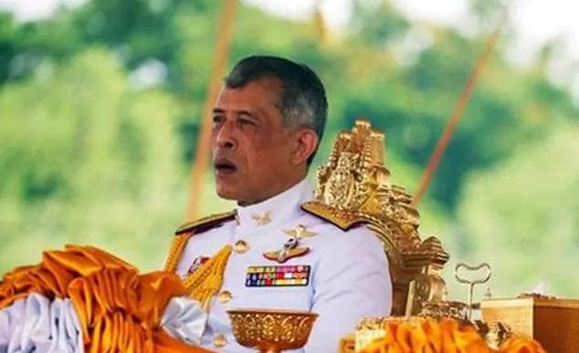 राजा ने लॉकडाउन तोड़ा, लग्जरी होटल में 20 गर्लफ्रेंड संग कर रहे ऐश