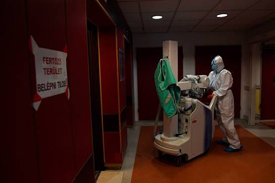 कोरोना: वेंटिलेटर पर था पति, 3 घंटे पत्नी से मुलाकात, फिर चमत्कार