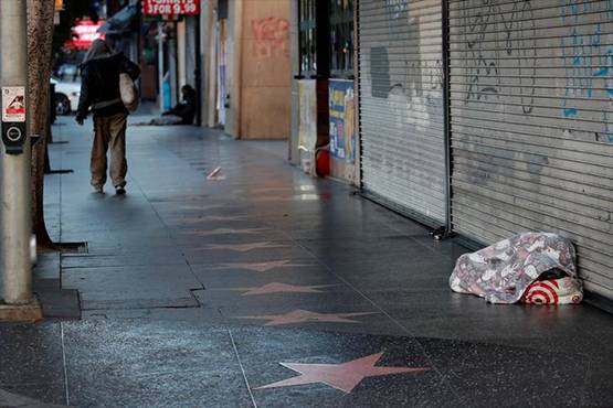 कोरोना: सड़क पर सोने वालों को 5-स्टार होटल में रखेगी इस देश की सरकार