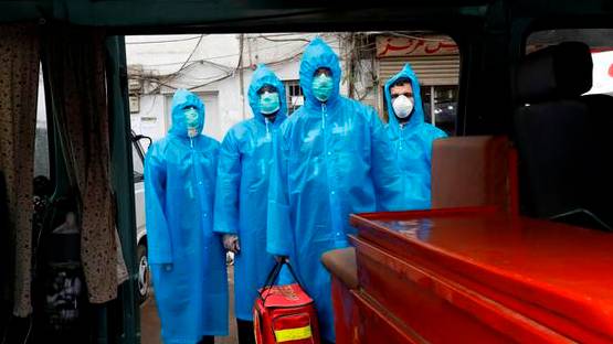 कोरोना के खिलाफ लड़ाई में PAK ने डॉक्टर्स को ही कर लिया गिरफ्तार