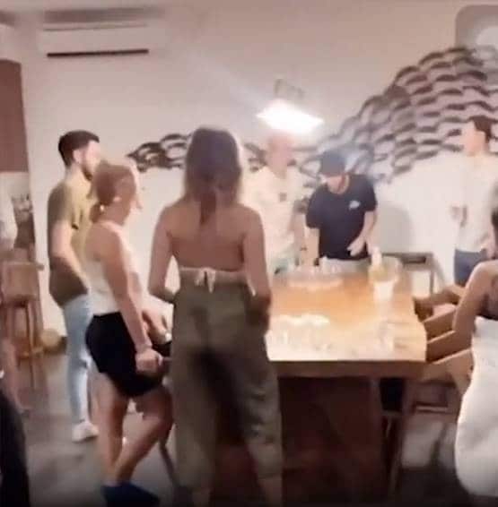 नियम तोड़कर मॉडल संग पूल पार्टी कर रहे थे विदेशी, लोग बोले- शर्म करो
