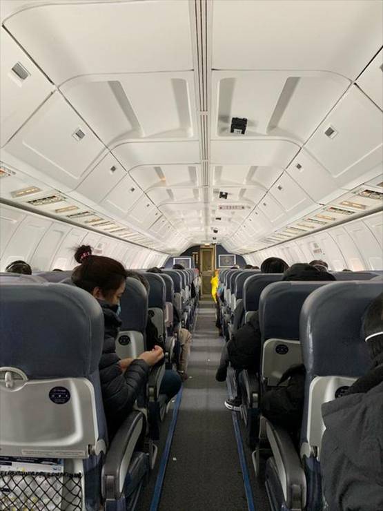 चेतावनी ताक पर रख चार्टर्ड प्लेन से गए घूमने, लौटे तो 44 निकले कोरोना पॉजिटिव