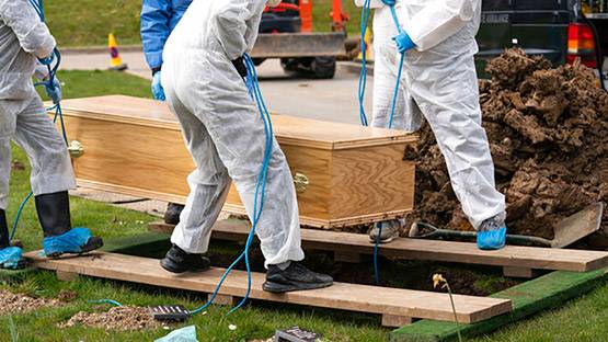 13 साल के बच्चे की कोरोना से मौत, मां ने ऑनलाइन देखा अंतिम संस्कार