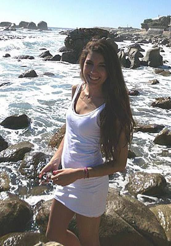 कोरोना के चलते खत्म नहीं हो पा रहा आलीशान रिजॉर्ट में इस कपल का हनीमून