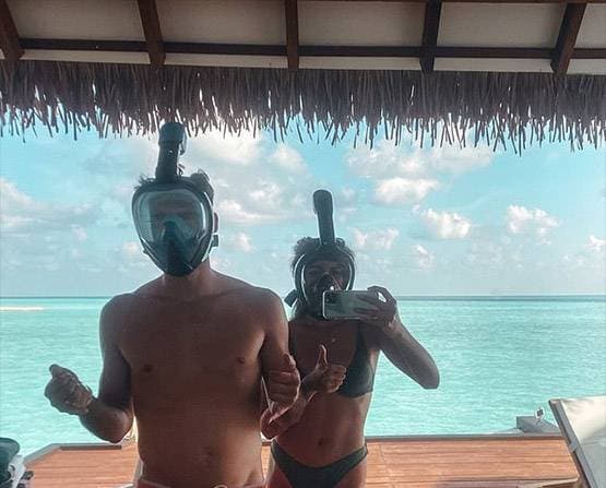 कोरोना के चलते खत्म नहीं हो पा रहा आलीशान रिजॉर्ट में इस कपल का हनीमून