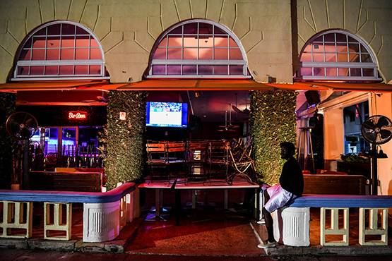 कोरोना: बंद रेस्त्रां में घुसकर कई दिन तक रहा, लाखों का खा-पी गया शख्स