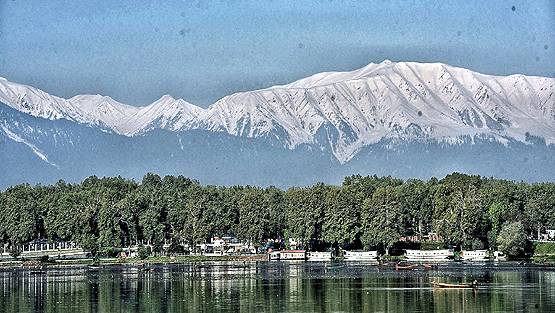 लॉकडाउन में इतना साफ हुआ आसमान कि श्रीनगर से दिखा पीर पंजाल