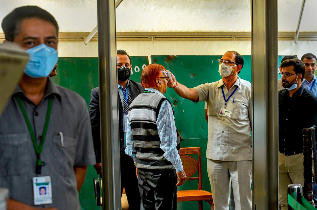 आप किसी कोरोना संक्रमित के संपर्क में तो नहीं? बताएगा आरोग्य सेतु ऐप