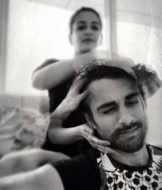 लॉकडाउन में ऐसे समय बिता रहे हैं लवबर्ड्स पुलक‍ित-कृति, शेयर की फोटो