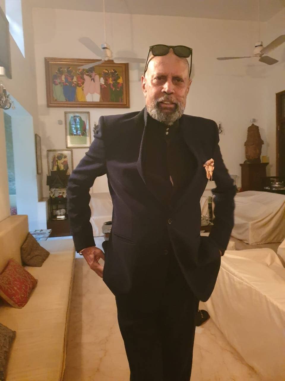 काले सूट और चश्मे में दिखा कपिल देव का अंदाज, गंजे लुक से चौंक गए फैंस