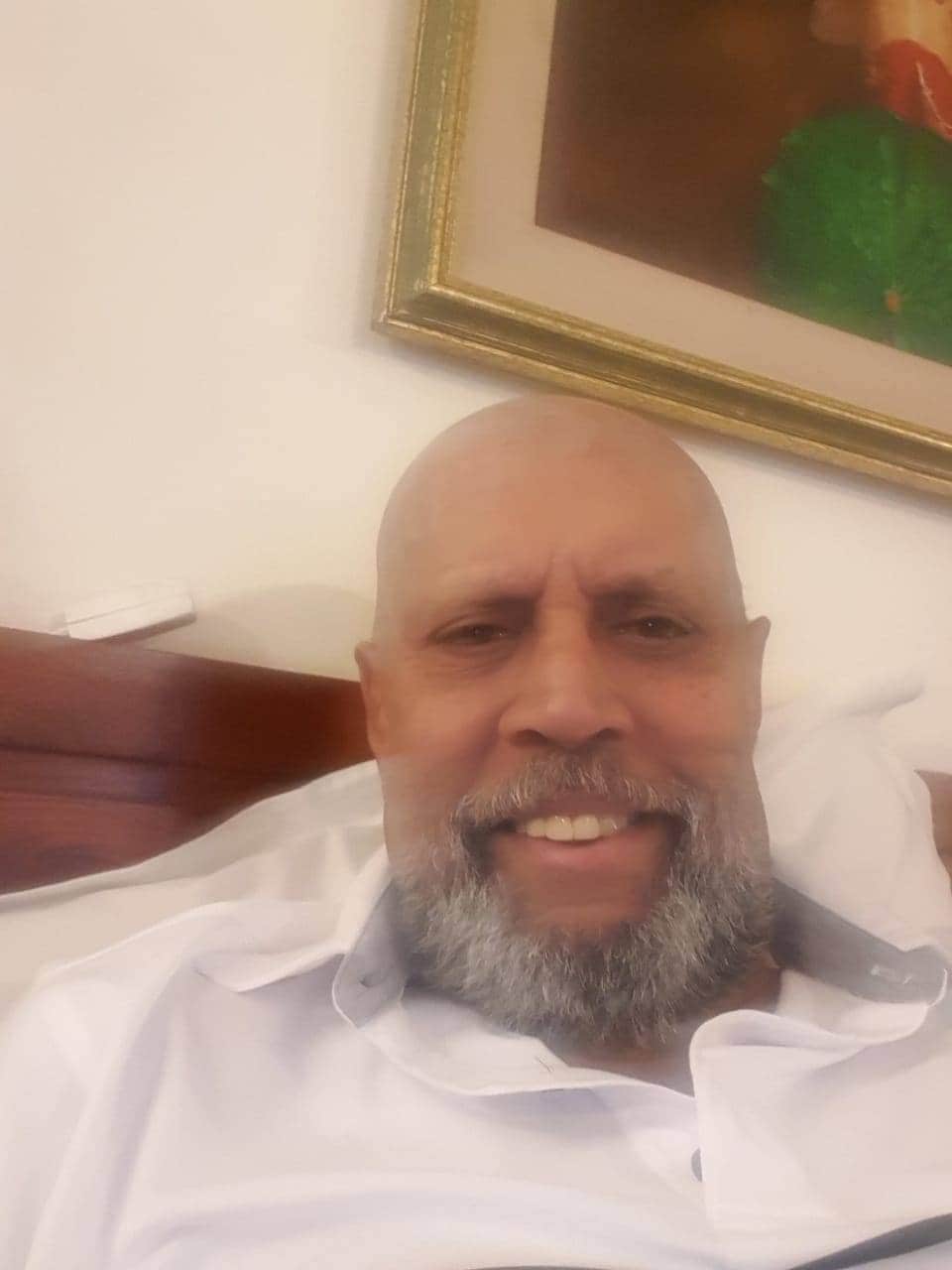 काले सूट और चश्मे में दिखा कपिल देव का अंदाज, गंजे लुक से चौंक गए फैंस