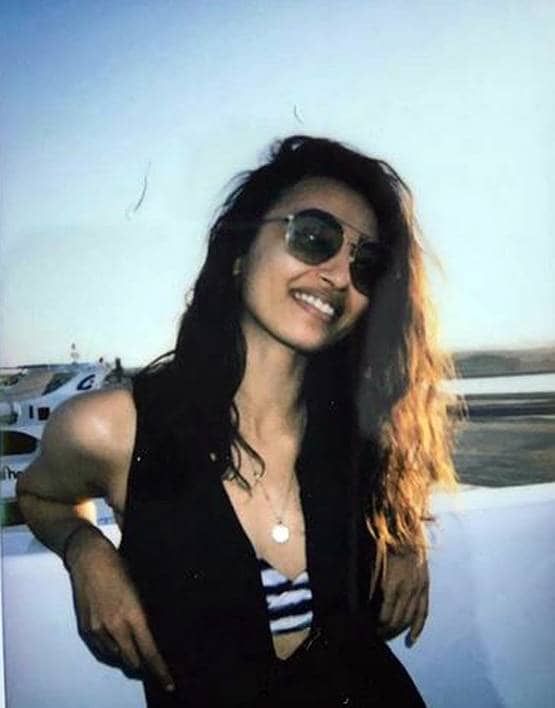 लॉकडाउन में पूरा देश, समंदर के बीच स्कूबा डाइविंग कर रहीं राधिका आप्टे