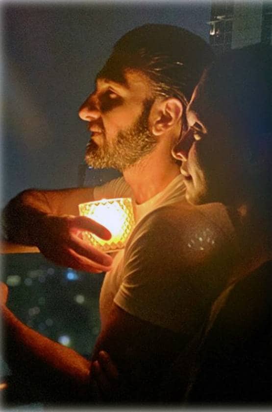 दीपि‍का-अनुष्का ने पतियों संग जलाया दीया, मांगी कोरोना दूर भगाने की दुआ