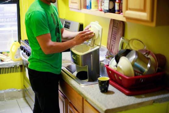 मकान मालिक ने 200 किराएदारों का पैसा किया माफ, 2 लाख तक है रेंट