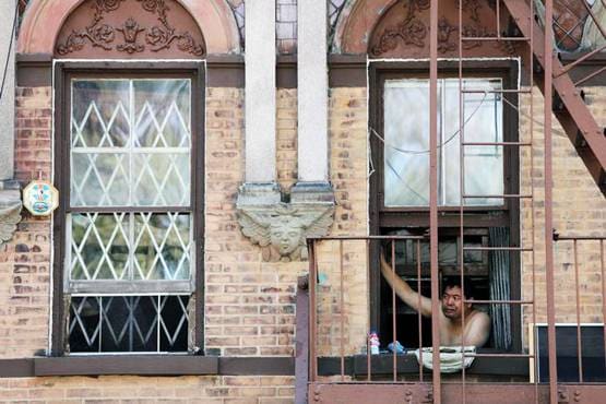 कोरोना: इस देश में लोगों के अकाउंट में भेजे जा रहे 91 हजार रुपये