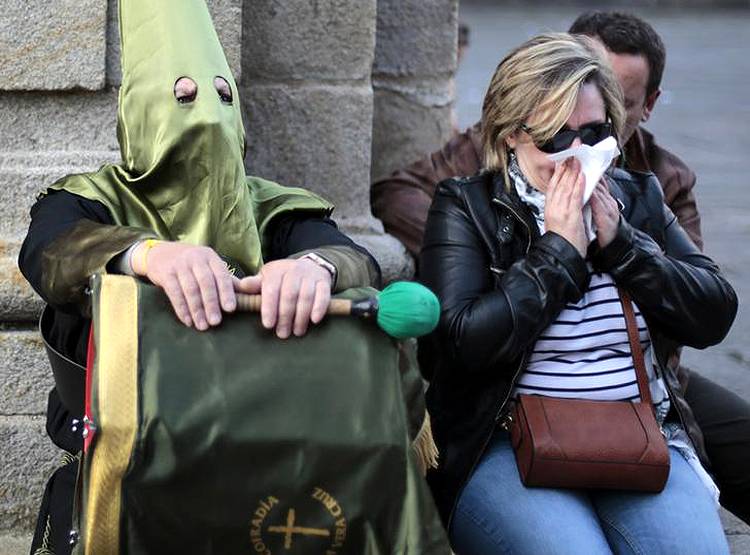 WHO ने बताया- कोरोना हवा से नहीं, छींकने और खांसने से फैलता है