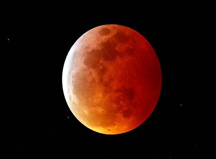 कल दिखेगा सबसे बड़ा चांद, आप भी देखिए पर सोशल डिस्टेंसिंग के साथ