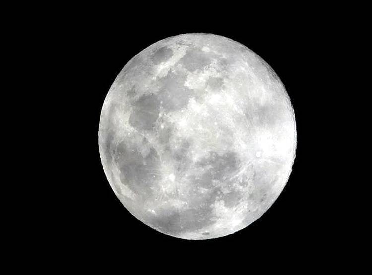 कल दिखेगा सबसे बड़ा चांद, आप भी देखिए पर सोशल डिस्टेंसिंग के साथ