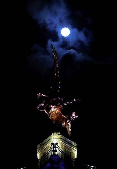 कल दिखेगा सबसे बड़ा चांद, आप भी देखिए पर सोशल डिस्टेंसिंग के साथ