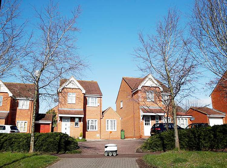 कोरोना के बीच बढ़ी ब्रिटेन की मुसीबत, मौसम में बदलाव से वैज्ञानिक हैरान