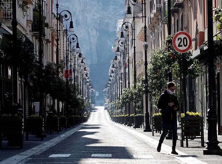 इटली में कोरोना से गई 13 हजार की जान, 'जादुई कुएं' से बचा ये गांव