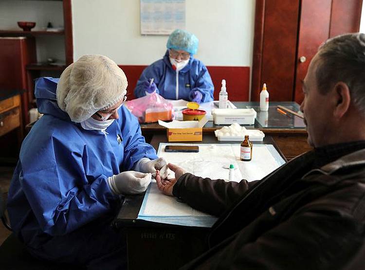 दिल्ली के इस अस्पताल में 2 डॉक्टर, 16 नर्सिंग स्टाफ कोरोना पॉजिटिव