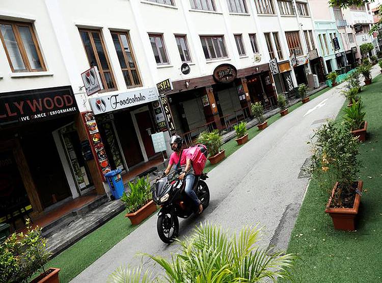 क्या भारत- PAK की वजह से इस देश में आई कोरोना की दूसरी लहर?