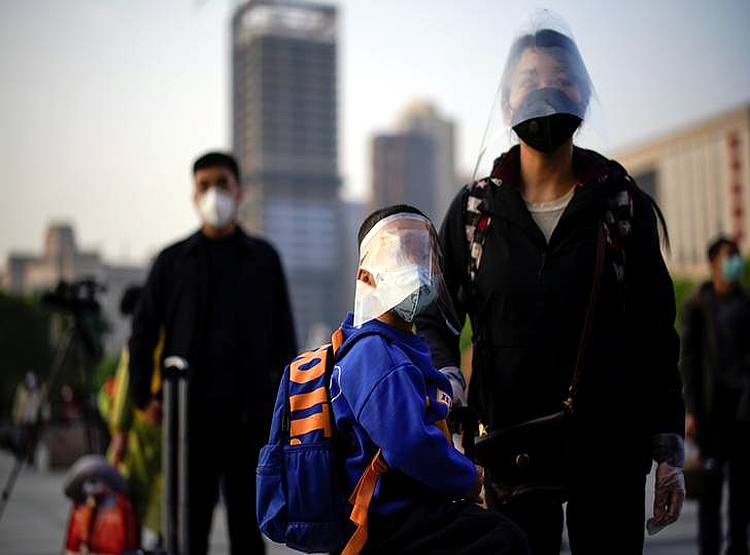 लॉकडाउन हटते ही आखिर लाखों लोग क्यों छोड़ रहे हैं वुहान शहर?