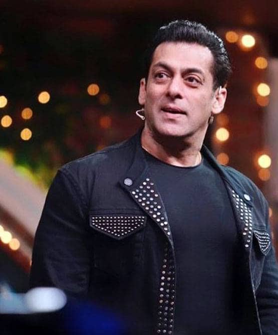 आलीशान बंगले में रहते हैं ये स्टार्स, घर में मौजूद है पूल से लेकर थ‍ियेटर तक