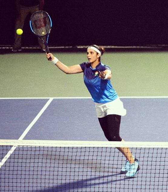 शादी की 10वीं सालगिरह पर सानिया ने किया पति को विश, देखें फोटोज