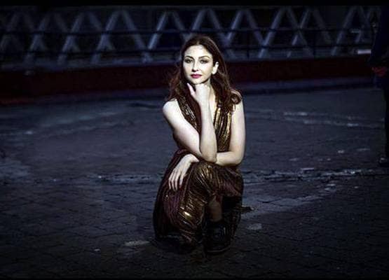 पति संग इनडोर गेम्स खेल टाइम पास कर रहीं भाबी जी फेम सौम्या टंडन, Photos