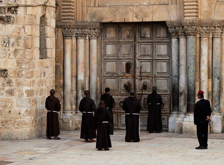 कोरोना का ऐसा कहर, जिस चर्च में यीशु को लटकाया था, वो 700 साल बाद बंद