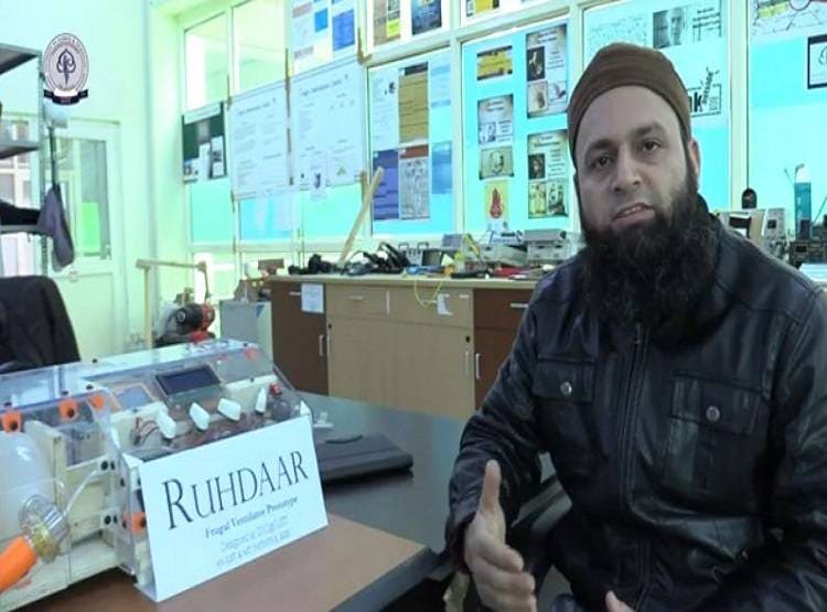 कोरोना: कश्मीरी छात्रों ने किया कमाल, बनाया बेहद सस्ता वेंटिलेटर