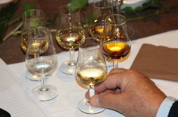 लॉकडाउन में इंस्टाग्राम पर ढूंढे ग्राहक, तीन गुना कीमत पर बेची शराब