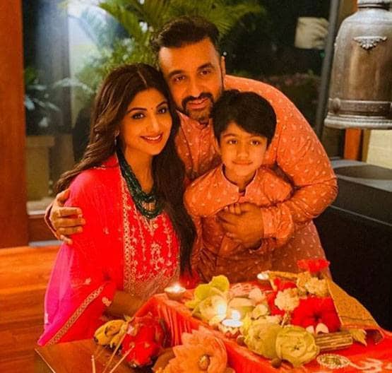 आलीशान बंगले में रहते हैं ये स्टार्स, घर में मौजूद है पूल से लेकर थ‍ियेटर तक