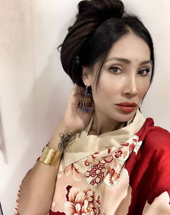 सोफिया की न्यूड फोटो पर विवाद, धार्मिक भावना आहत करने का आरोप, शिकायत दर्ज